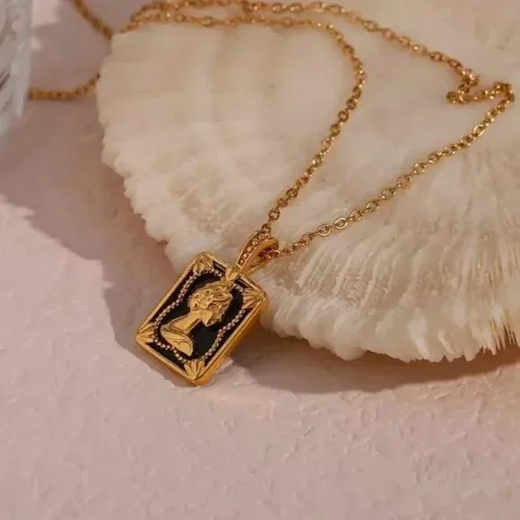 NEW QUEEN 18K GOLD SQUARE PENDANT NECKLACE, NICE NECKLACE, CUTE NECKLACE - Picture 3 of 6